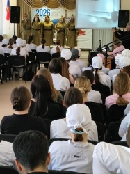 В преддверии празднования Дня Победы студенты колледжа посетили концерт «У войны не женское лицо»